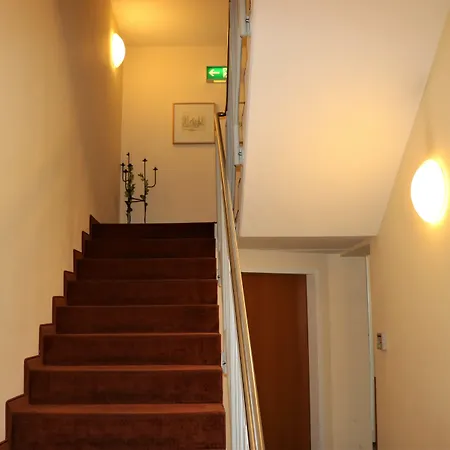 Отель Frederikspark, 24h Check-in, Free Parking And Wifi Нордерштедт